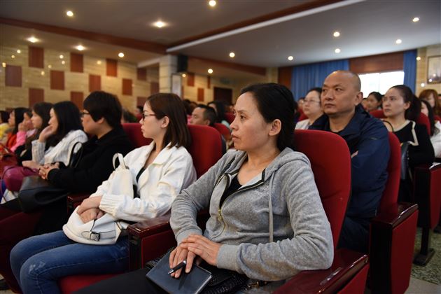 家校携手谋发展，同心聚力助成长——棠外附小隆重召开毕业班家长会