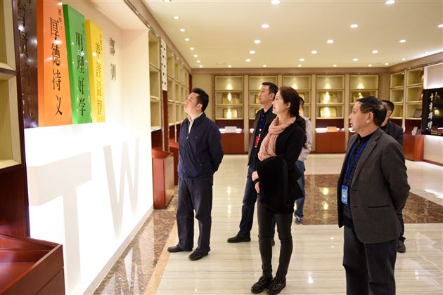 积极创建 深入落实 提升学校办学软实力——市文明办领导对棠外创建成都市文明标兵工作进行检查验收