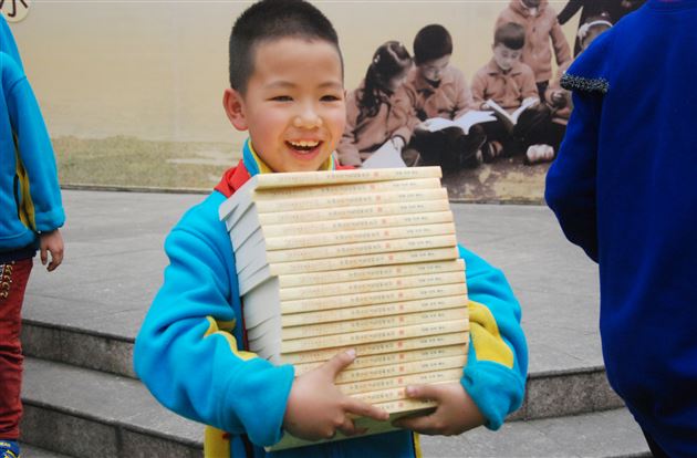 满园书香润童年 ——记棠外附小“书香润童年”读书活动启动仪式暨《中国古代文化简明常识》赠书仪式