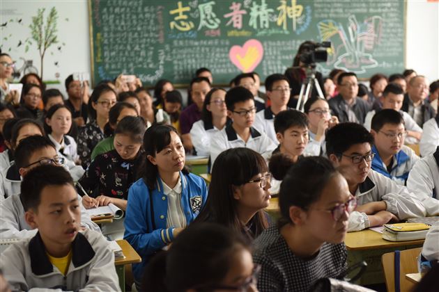 棠外特邀省市德育专家参加省级重点课题“班会课课程化”研讨会