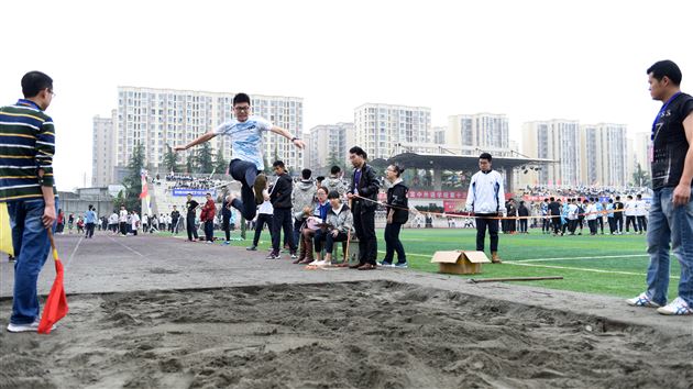 雏鹰展翅，驰骋赛场——棠外初、高中部举行第十三届学生田径运动会