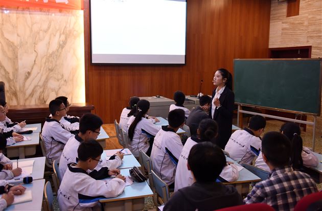 2016四川省中小学班会活动有效性研讨活动在棠外举行