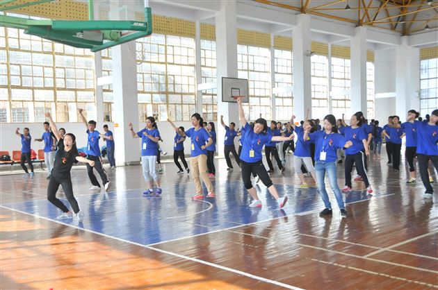 棠外教师鲁敏受邀做凉山州首届啦啦操教师培训