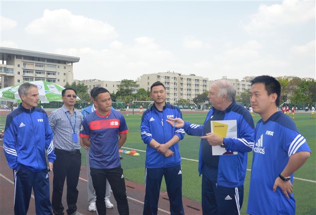 国际足联官员赴棠外考察我校足球教育