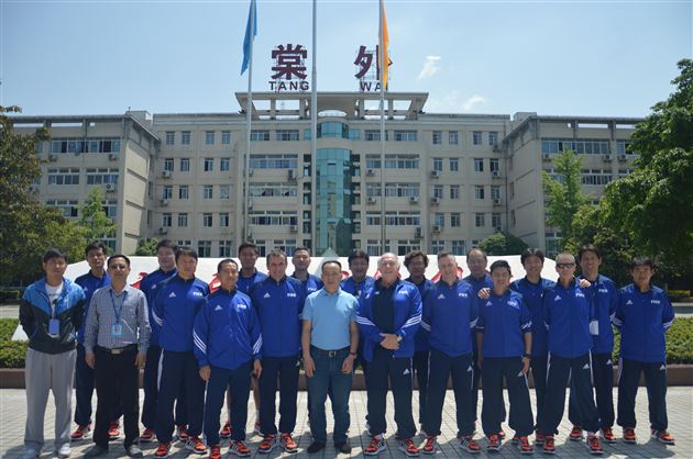 国际足联官员赴棠外考察我校足球教育