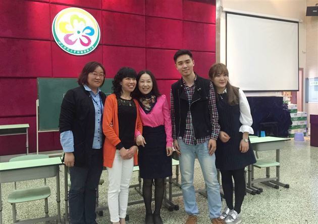 棠外附小教师高洁为双流区“中美同课异构教学观摩研讨会”献课