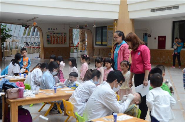 棠外实验幼稚园开展2016年幼儿口腔视力筛查