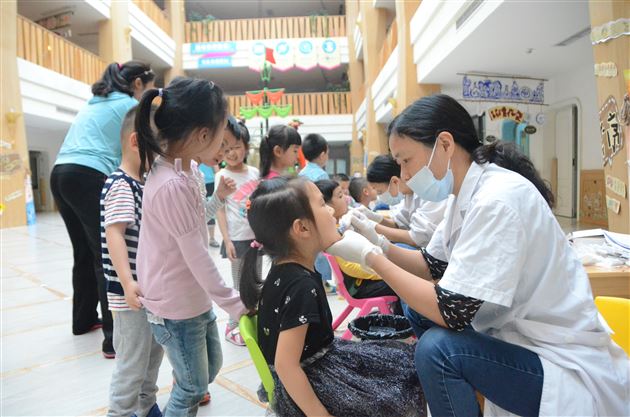 棠外实验幼稚园开展2016年幼儿口腔视力筛查
