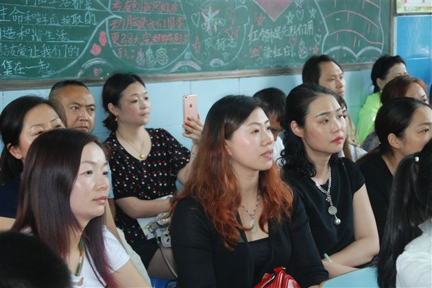 满怀期待走进课堂，悉心携手共育未来——棠外附小举行家长开放日活动