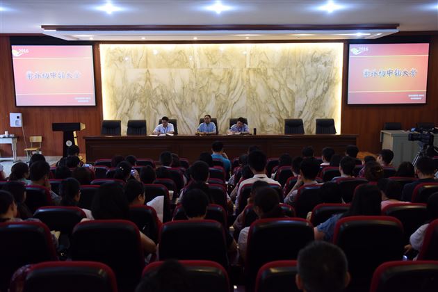 黄光成：忆苦思甜不忘本 狠抓教学促发展