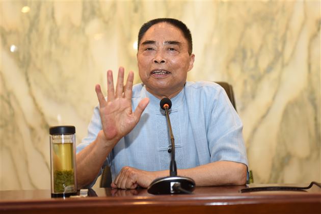 黄光成：忆苦思甜不忘本 狠抓教学促发展