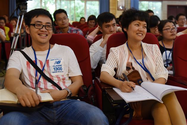 黄光成：忆苦思甜不忘本 狠抓教学促发展