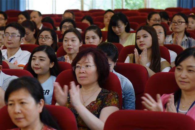 黄光成：忆苦思甜不忘本 狠抓教学促发展