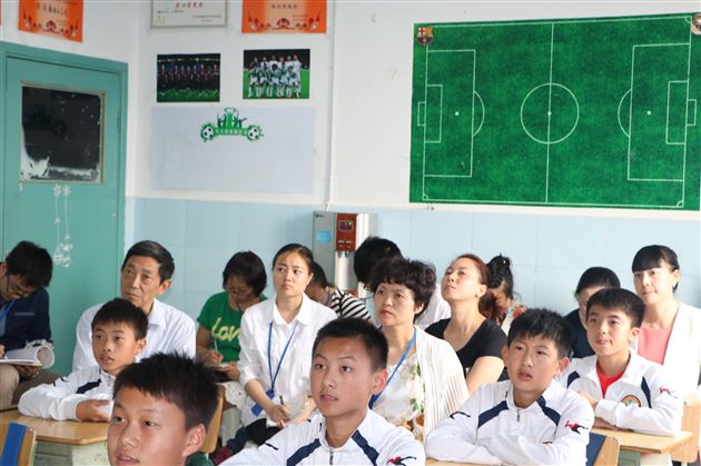 一堂充满足球班特色的修身课——记棠外修身班会课研讨活动