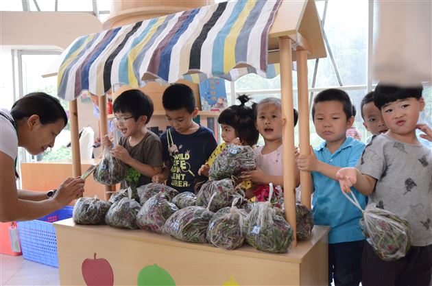 小农场丰收啦——记棠外实验幼稚园蔬菜爱心义卖活动