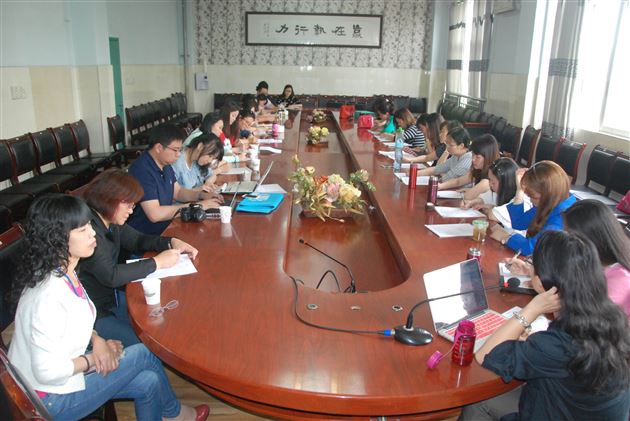 四川省教科所付春敏主任到棠外附小指导英语教学工作