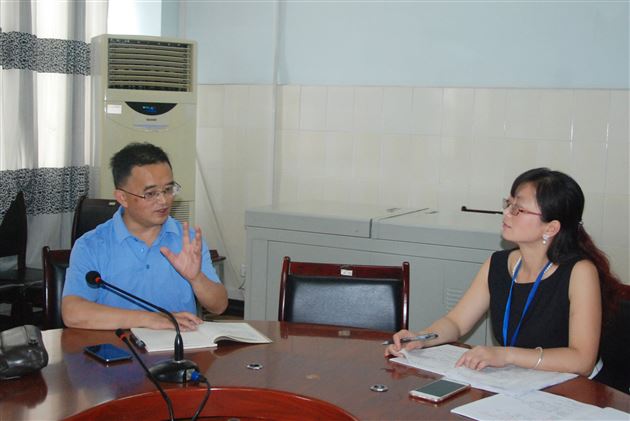 成都市教科所所长刘旭到棠外附小指导教学工作