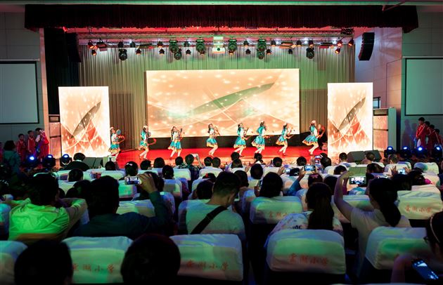 棠外教师杜静受邀参加“同心同行 感恩感动”双巴文化交流活动文艺演出