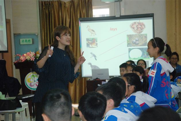 棠外附小教师高洁为四川省“小学英语数字教学资源开发与利用” 课题研讨活动献课