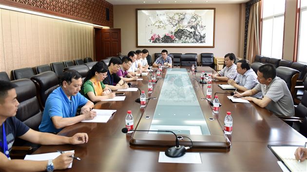 成都市教育局机关党委书记马海军一行到棠外检查督导工作