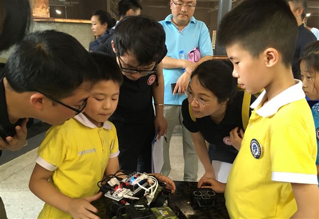 小小创客首秀西村——棠外附小参加四川省首届青少年创客大赛获佳绩