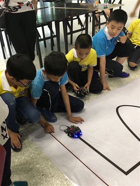 小小创客首秀西村——棠外附小参加四川省首届青少年创客大赛获佳绩
