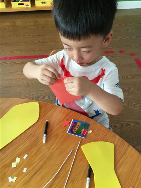 用父爱塑造完美品格——记棠外实验幼稚园开展父亲节主题活动