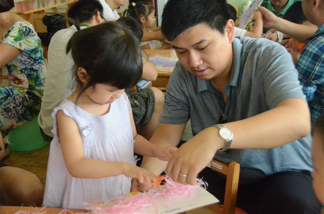 用父爱塑造完美品格——记棠外实验幼稚园开展父亲节主题活动