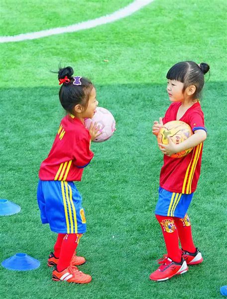 播撒希望，不忘初心——棠外成立空港青少年体育俱乐部少儿足球社团 