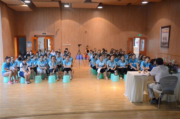 做孩子生命中的重要他人——记棠外实验幼儿园新学期师德培训