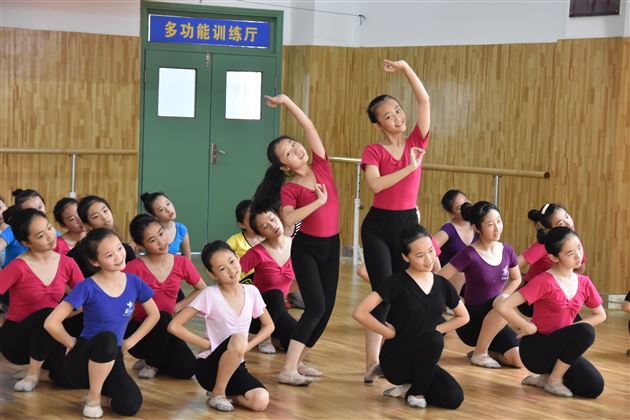 舞动青春·放飞梦想——记科艺班舞蹈团暑期集训