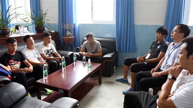 棠外五名足球小将启程赴法培训