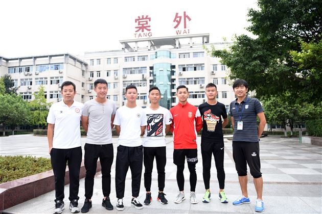 棠外五名足球小将启程赴法培训