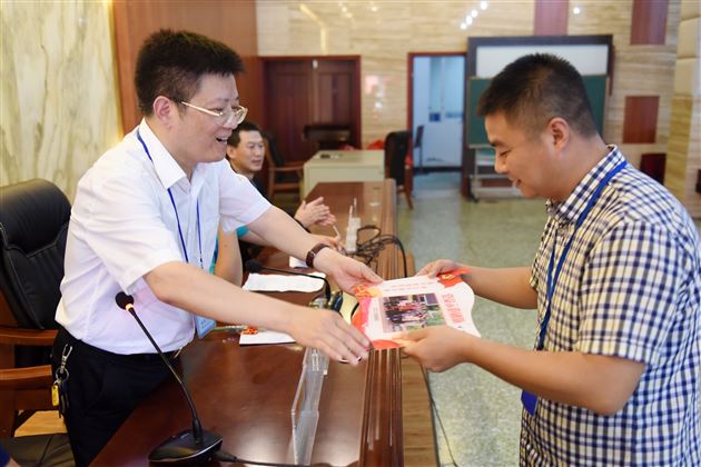 党员示范引领 共促学校发展——棠外党总支举行“党员示范岗”授牌仪式