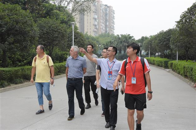 国际足联专家赴棠外考察足球教育