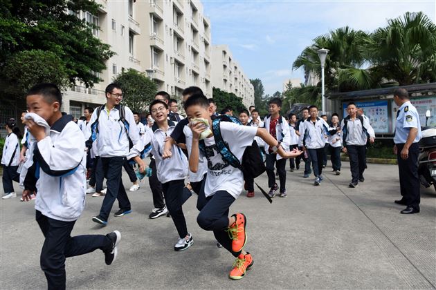 生命至上，安全第一——棠外师生开展新学年首次紧急逃生疏散演练