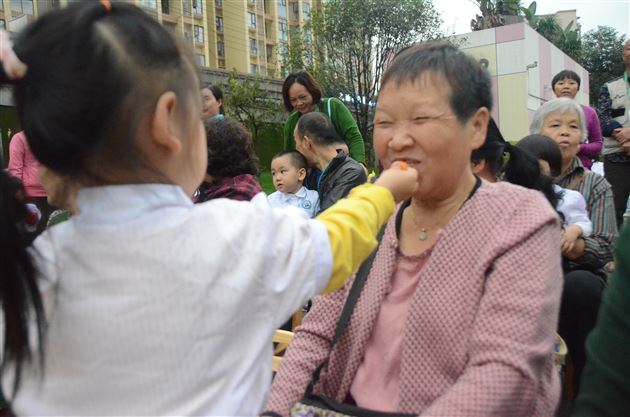 我和爷爷奶奶过重阳——记棠外实验幼稚园开展重阳节活动
