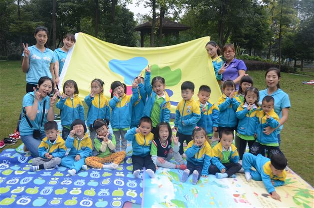 寻找秋天的痕迹——记棠外实验幼儿园婴小班秋游社会实践活动