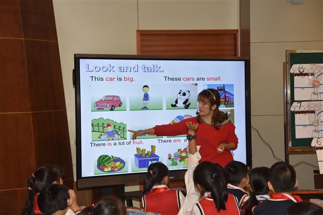 在学科素养的道路上探索求新——记棠外附小高洁老师献课成都市英语教材培训会