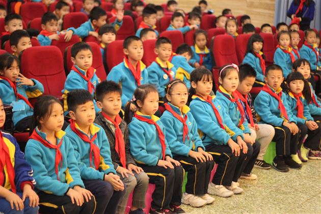 多彩光世界，点亮中国梦——记棠外附小二年级家长义工课堂