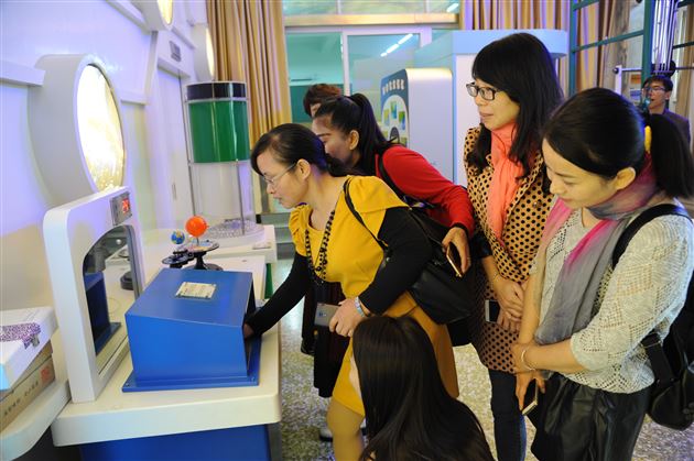 江西省南昌县莲塘第三小学校长老师到棠外参观学习