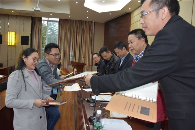 高必自卑，小能见大——高中部班主任培训会暨高2015级青年教师修身班会课赛课总结会