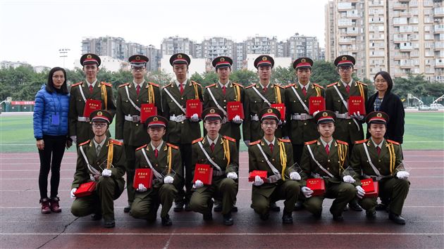 棠外隆重举行第十二届国旗班交接表彰仪式