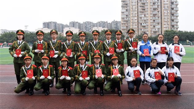 棠外隆重举行第十二届国旗班交接表彰仪式