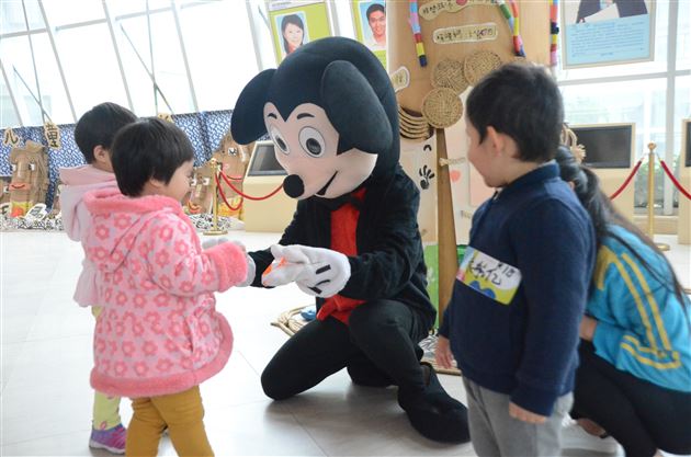 迈出第一步，迈好第一步——棠外实验幼儿园婴幼衔接活动