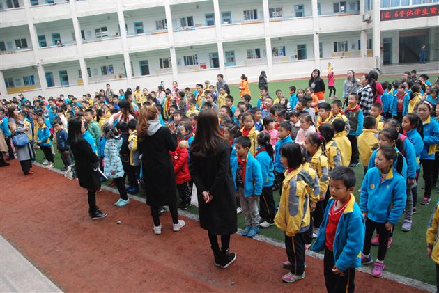 棠外附小成功举行午休室紧急逃生疏散演练