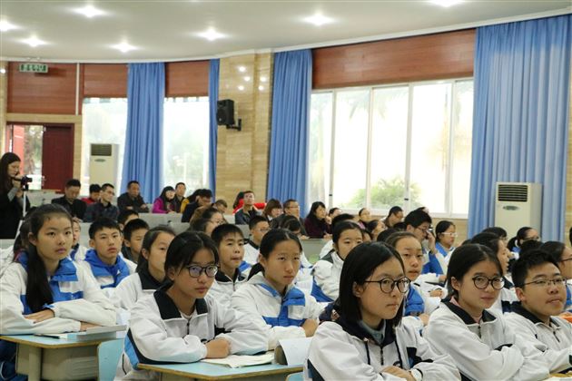 棠外教师王鸿宏为双流区初中学科研培活动献课