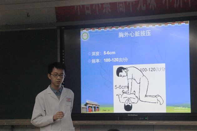 为生命护航——川大华西临床医学院学生为棠外高2016级学生开展医学紧急救助讲座