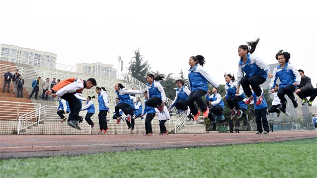 三年铸一剑 今朝气宇轩——成都棠湖外国语学校成功通过阳光体育示范学校复查验收