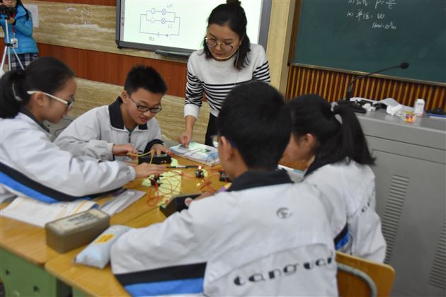 在实践中前行——成都市教研活动“‘3+1’教改策略在初中物理教学中的实践研讨”在棠外成功举行